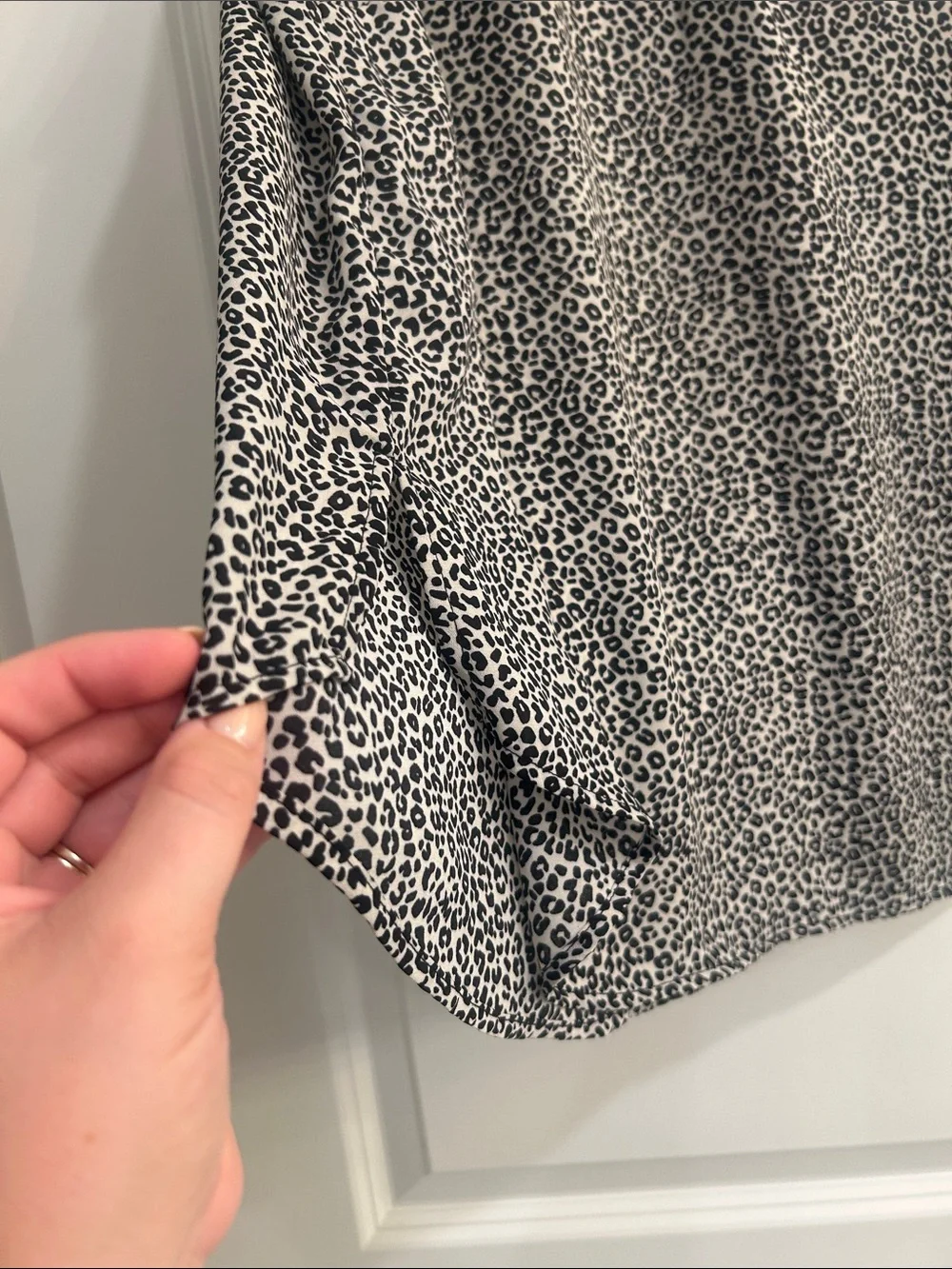 Michael Kors Black & White Leopard Sleeveless V-Neck Collared Blouse